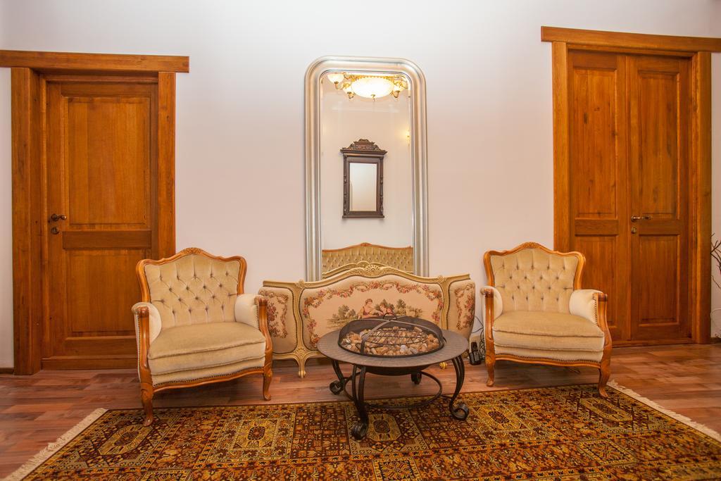 Il Piccolo Castello Buşteni エクステリア 写真